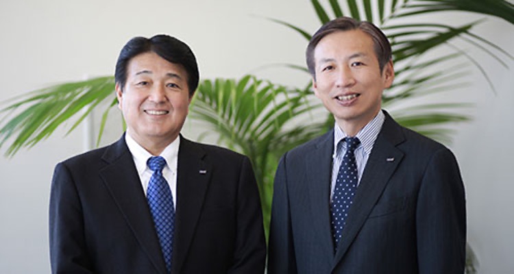 代表取締役会長 山田邦雄（右）・代表取締役社長 杉本雅史（左）